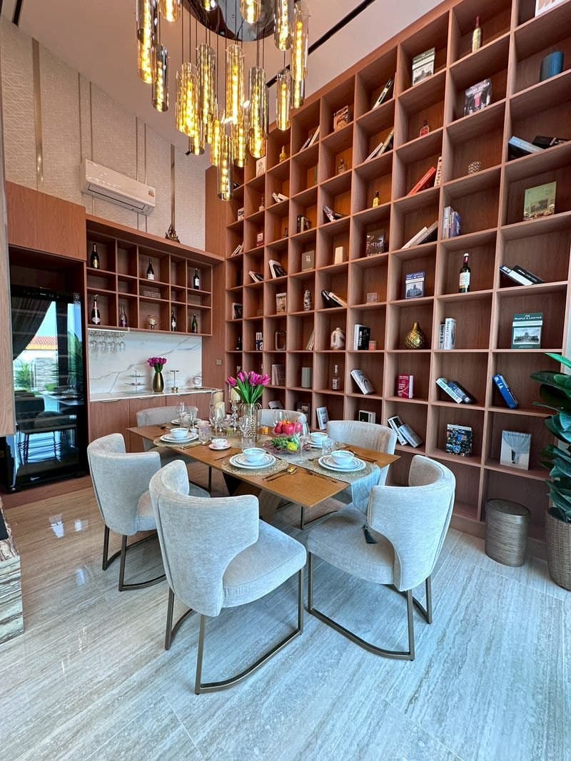 ห้องรับประทานอาหารเพดานสูง Double Volume